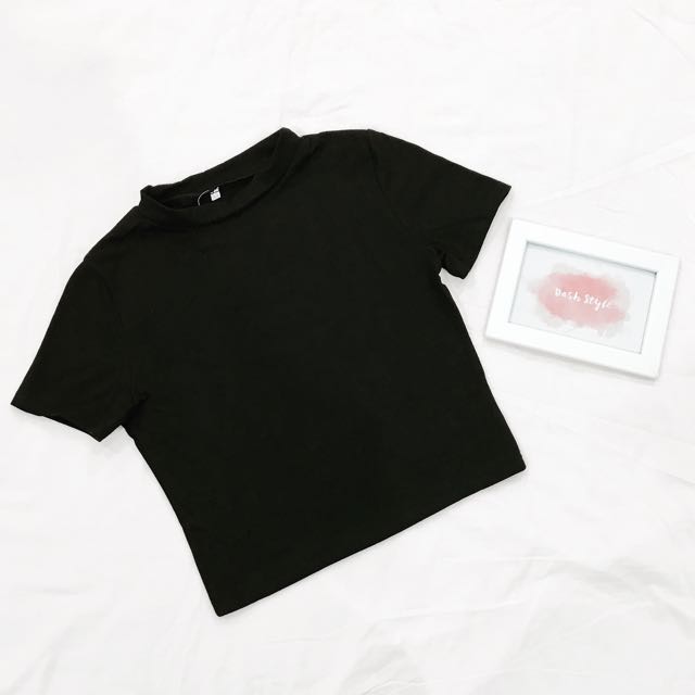 plain black cropped tee