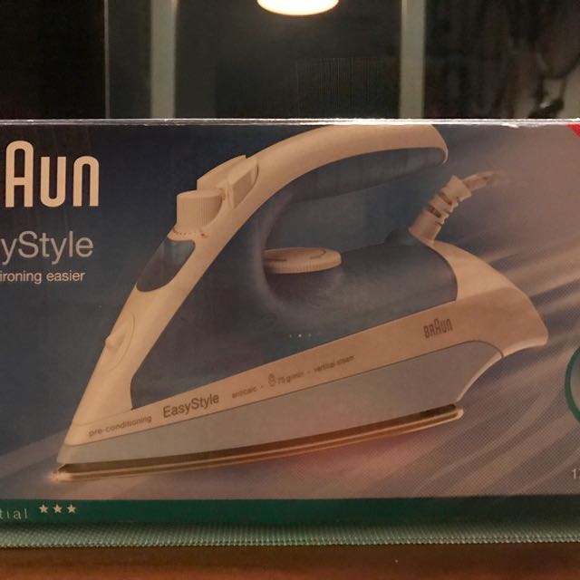Pitfalls fireworks caress Braun Easy style steaming iron- SI2040 1700W, TV & Home Appliances, Irons &  Steamers on Carousell