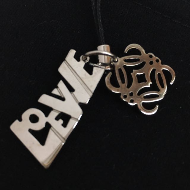 Loewe Keychain (Category: Accessories) located in Singapore. Submitted by llmn9 (Listing ID 107740607, Image 2). Description: .