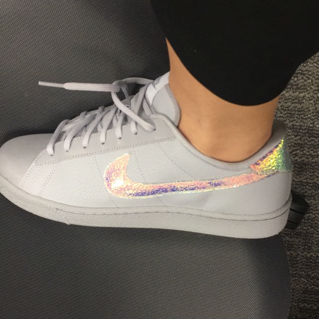 nike hologram trainers