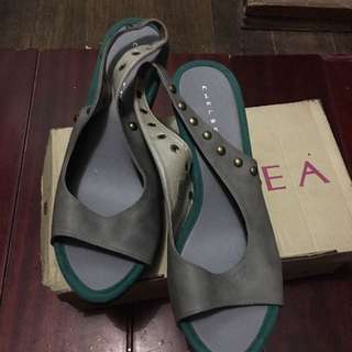 sandals color gray