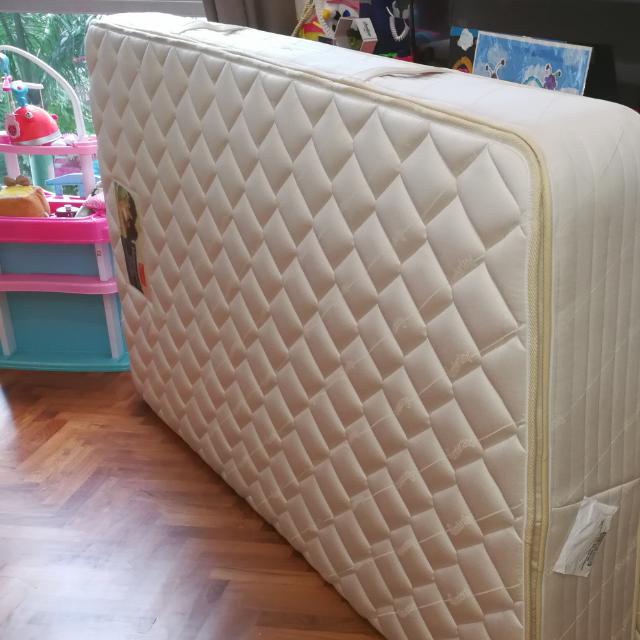 Slumberland Hospitality Suite Mattress, Furniture & Home Living