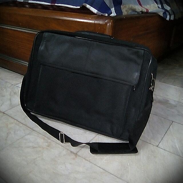Bpi Messenger Bag Men S Fashion Bags Wallets Sling On Bpi Messenger Bag Men S Fashion Bags Wallets Sling On Carou