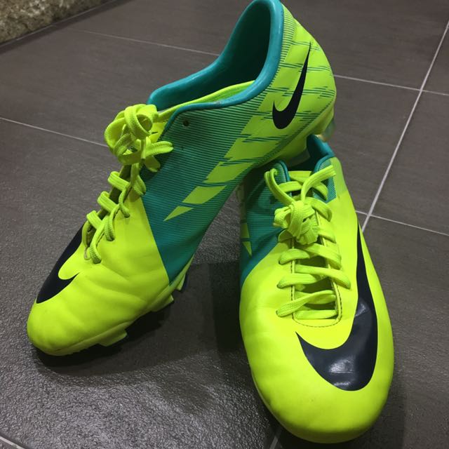 Nike Neon Football Boots, Men's Fashion 