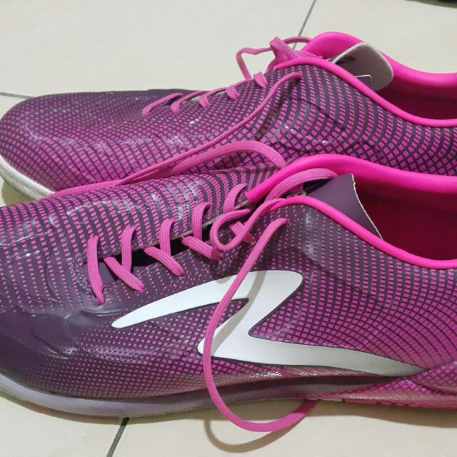 Sepatu Futsal Specs Thunderbolt Swervo Pink Ori Size 46 Bekas Second Olah Raga Perlengkapan Olahraga Lainnya Di Carousell