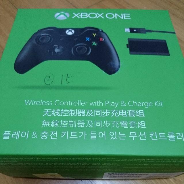 1x Xbox One Controller With LiIon Battery (Play & Charge Kit) And 1
