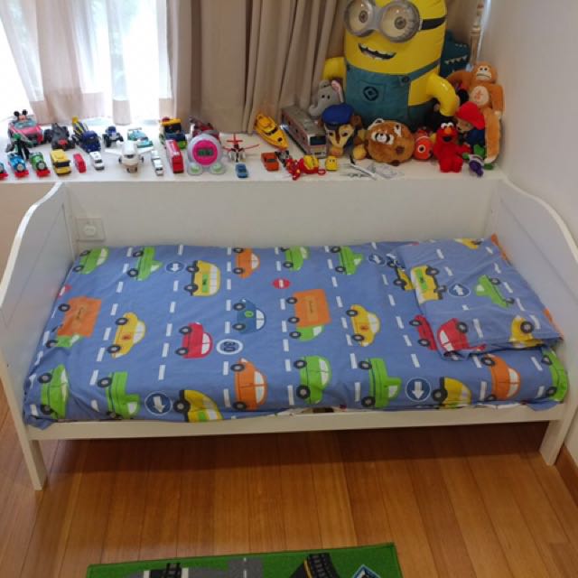Cot Bed converts to toddler, Babies & Kids, Baby Nursery & Kids