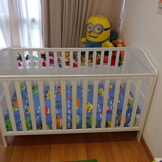 Cot Bed converts to toddler, Babies & Kids, Baby Nursery & Kids Furniture, Childrens