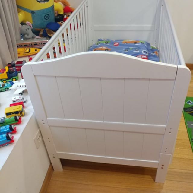 Cot Bed converts to toddler, Babies & Kids, Baby Nursery & Kids Furniture, Childrens