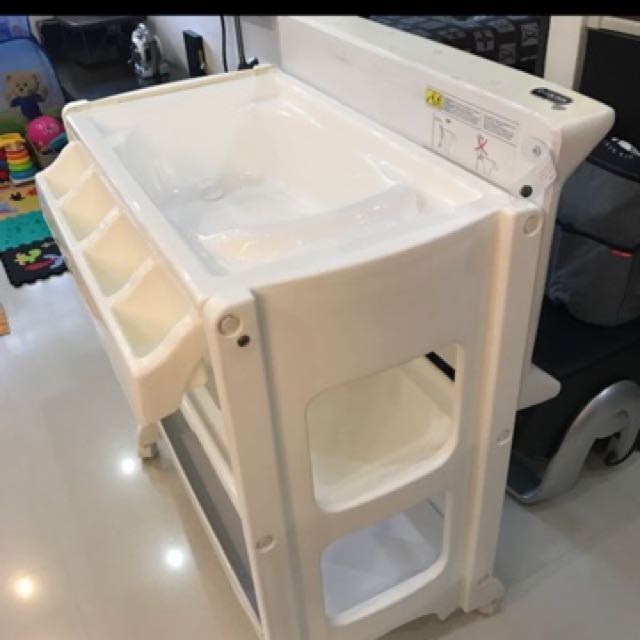 Lucky Baby Changing Station with Bath tub, Babies & Kids, Nursing