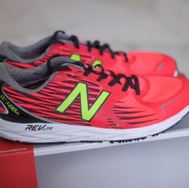 {keywor d} new balance 1400 v4
