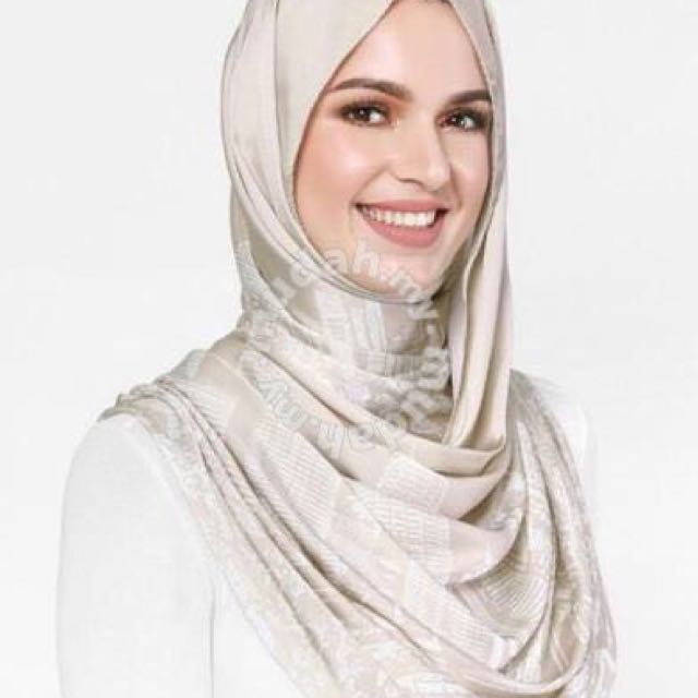 Fashionvalet dUck KL Scarf Cream Women s Fashion Dresses Sets Traditional Ethnic wear on Carousell