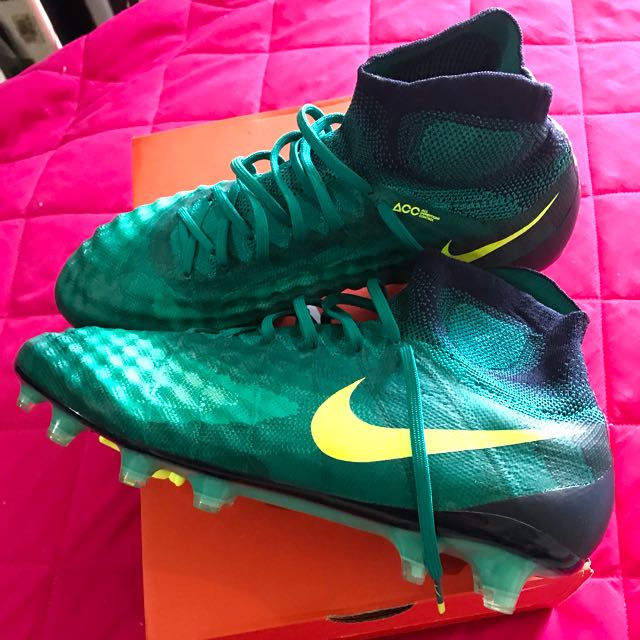 brand new nike football boots