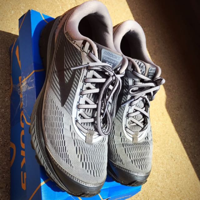 Brooks ghost 10 size hotsell 11