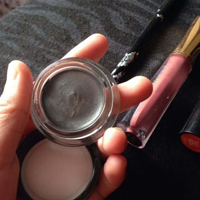 makeup (Category: Makeup) located in Klang. Submitted by felisyamoore (Listing ID 108652367, Image 2). Description: .