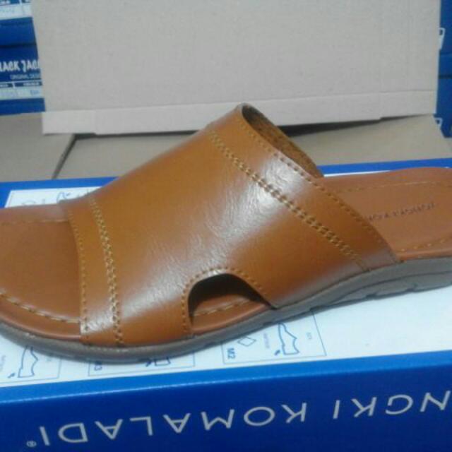 Sandal Pria Yongki Komaladi Fesyen Pria Sepatu Sandal Di Carousell