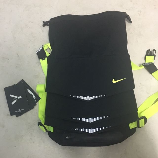 NIKE RUNNING BAG, Men's Fashion, Bags, Belt bags, Clutches and Pouches on  Carousell