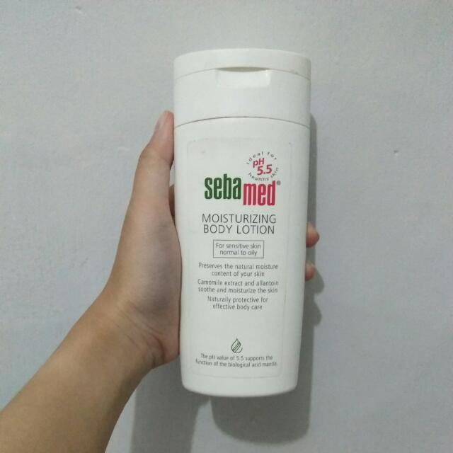 harga moisturizer sebamed