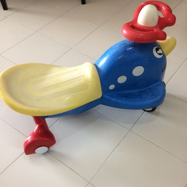Self moving online toy car