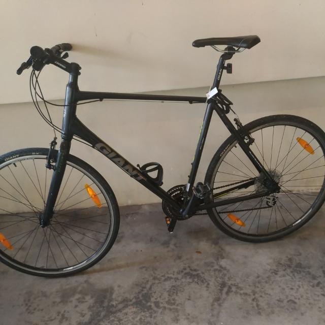 Giant Escape 2 Bike, Sports Equipment, Bicycles & Parts, Bicycles on