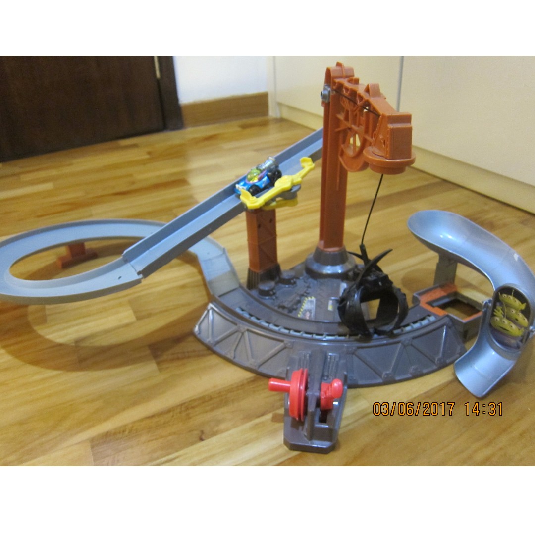 Hot Wheels Toy Story 3 Claw Rescue Track Set, Hobbies & Toys, Toys