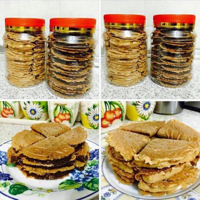 Kuih Kapit Chocolate And Peanut Butter Flavour Love Letters Food Drinks Packaged Snacks On Carousell