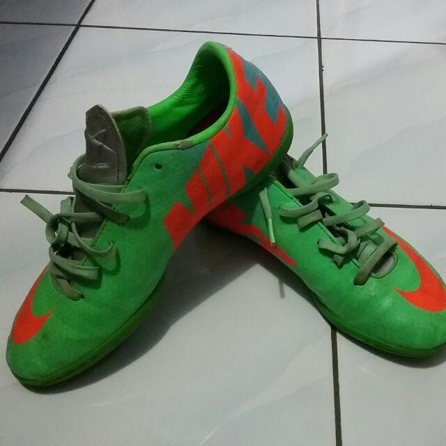 sepatu futsal nike mercurial cr7