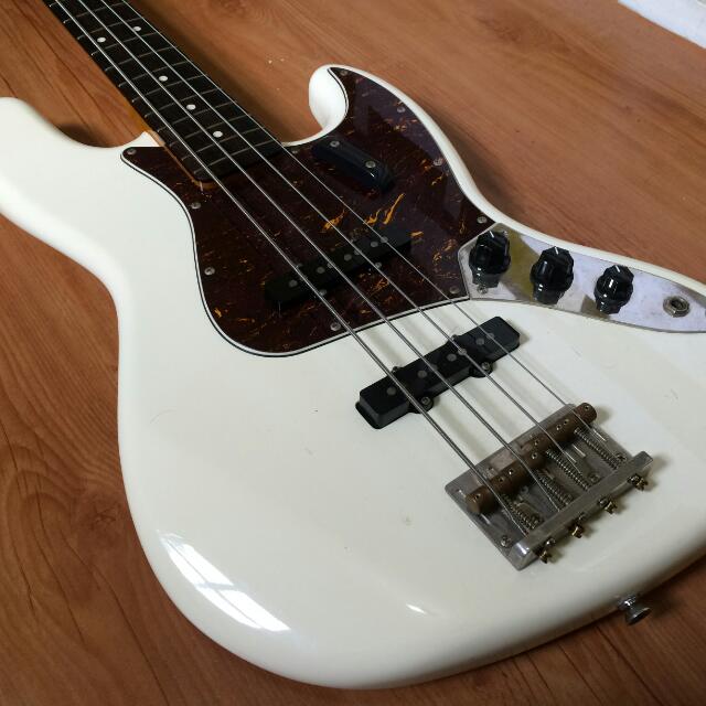 Bass outlet squier bekas