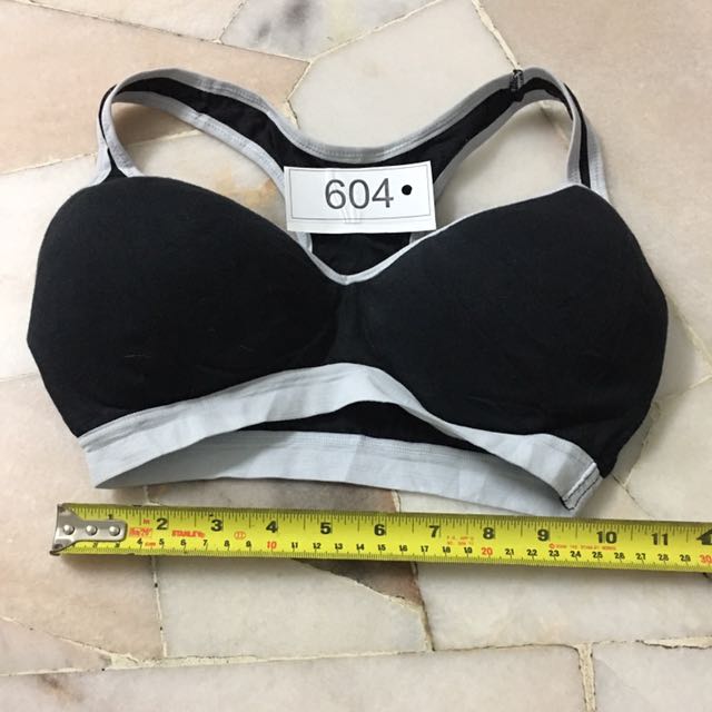 BNIB Victoria Sport The Player Sport Bra in black/white logo (Victoria's  Secret), Men's Fashion, Activewear on Carousell