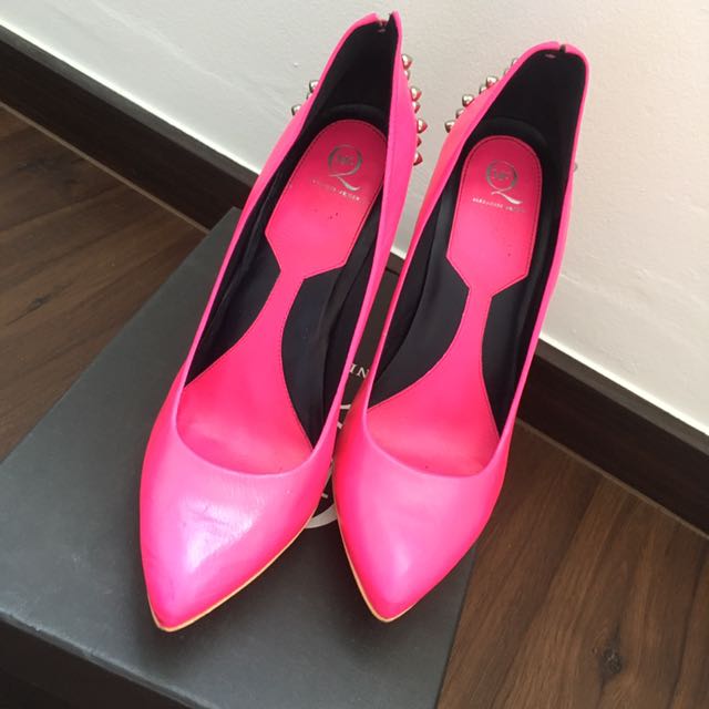 Alexander mcqueen sneakers neon pink hotsell