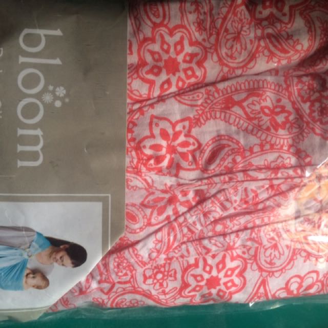 Bloom Ring Sling Carrier (Category: Carriers & Slings) located in Pasig City. Submitted by kittyxhop (Listing ID 109534018, Image 1). Description: .