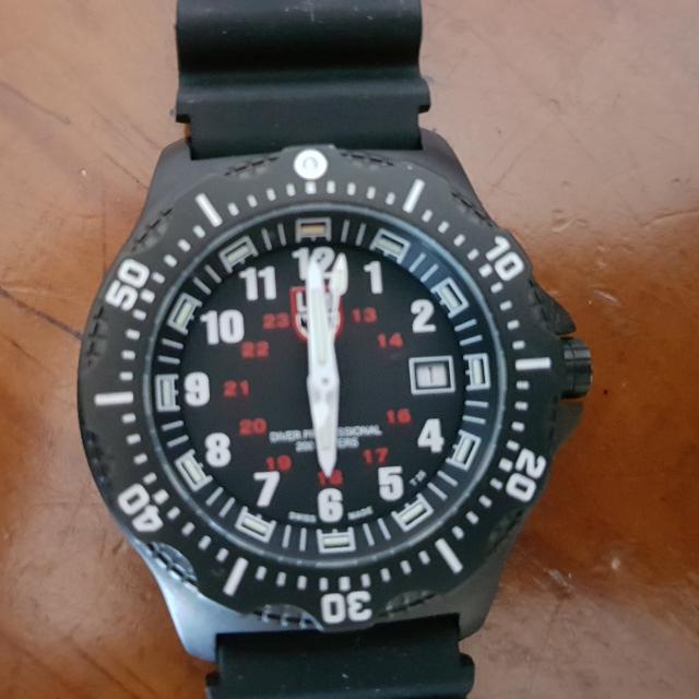 Luminox 8400 Swiss Made Quatz Mobile Phones Gadgets Wearables Smart Watches on Carousell
