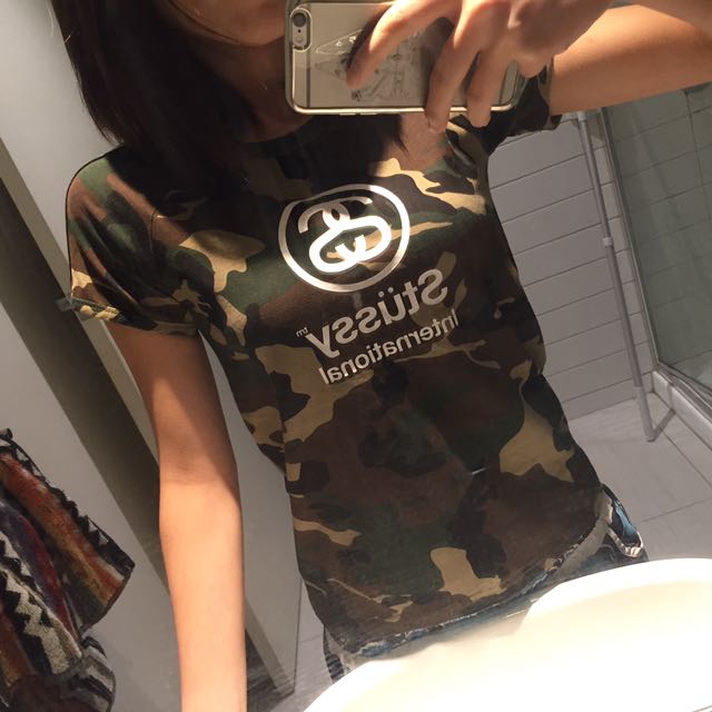 STUSSY Top (Category: Women's Clothes) located in Melbourne. Submitted by cd1005 (Listing ID 109587549, Image 3). Description: .