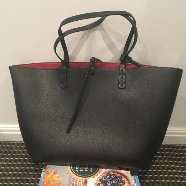 Zara Reversible Black/Red Tote Bag, Women&#39;s Fashion, Bags & Wallets on Carousell