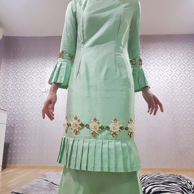 baju kurung lime green