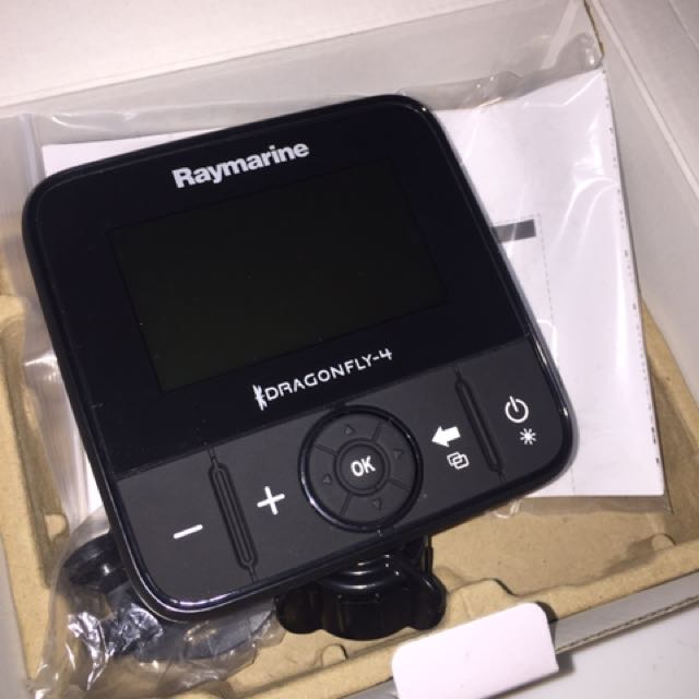 Fishfinder Raymarine Dragonfly 4 Pro Sonar/GPS With Battery n Mount