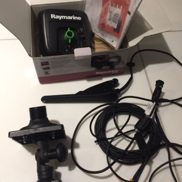 Fishfinder Raymarine Dragonfly 4 Pro Sonar/GPS With Battery n Mount. Fish Finder, Sports