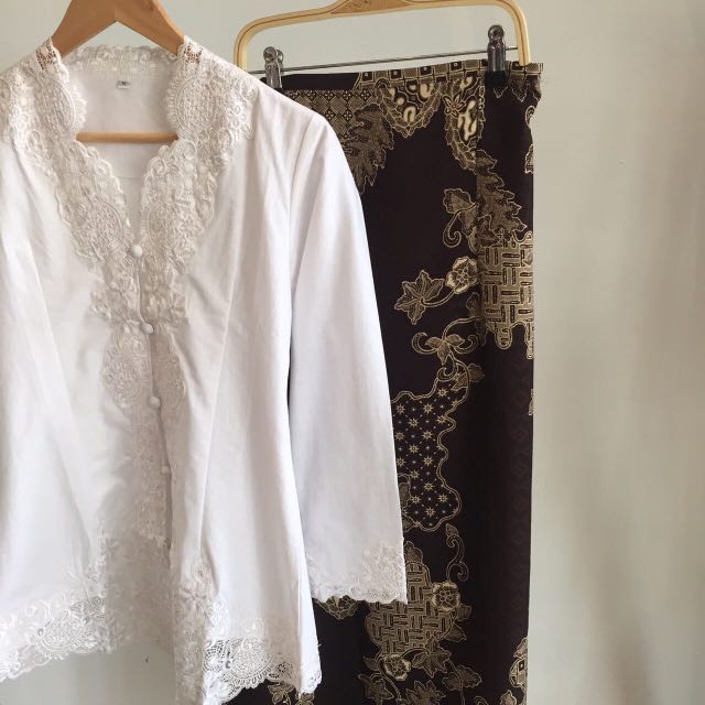 Klasik Kebaya, Women's Fashion, Muslimah Fashion, Baju Kurung & sets on