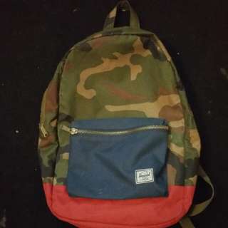 Herschel Backpack Settlement in Red/Camo/Navy