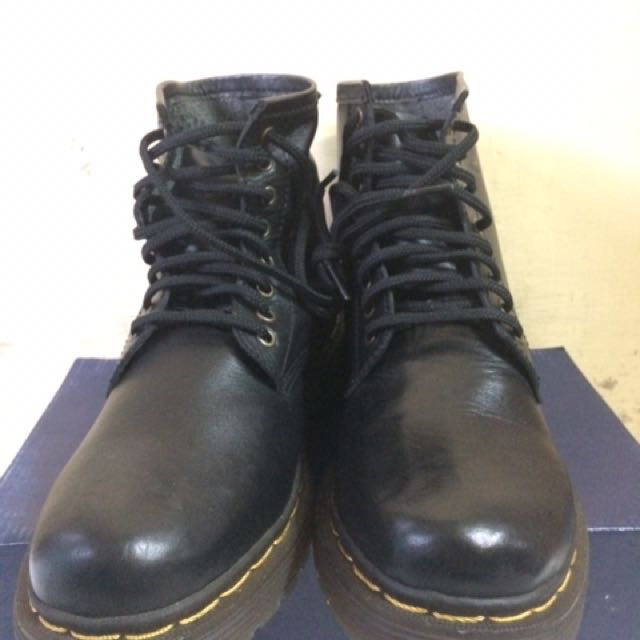 ukuran sepatu dr martens
