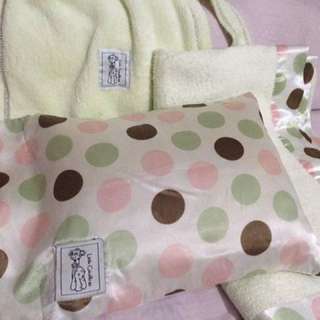 Little Giraffe Blanket And Pillow Satu Set