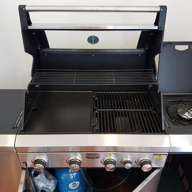 Outdoor BBQ Set (Coolabah Outdoor 4 Burner Hooded BBQ), TV & Home