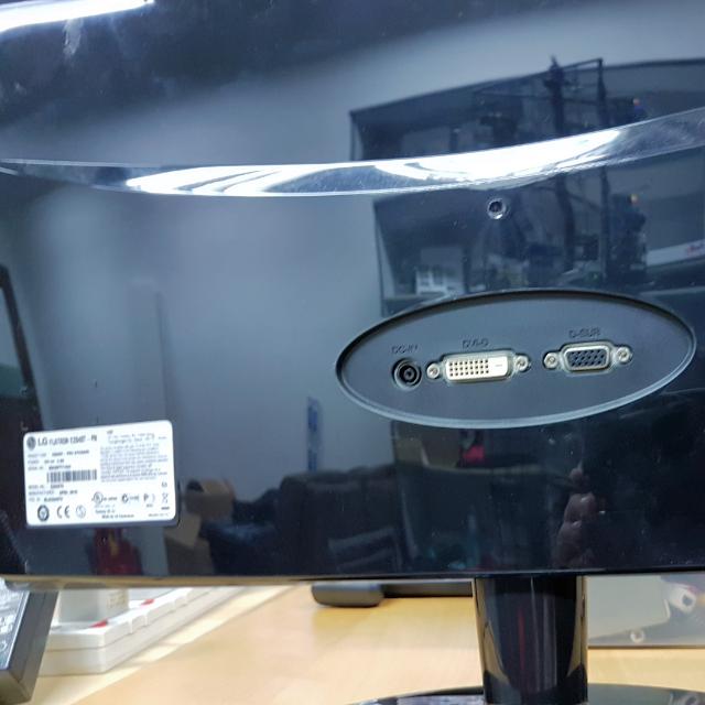 2 Units LG Flatron E2040T TV Monitor Screen, Computers & Tech, Parts