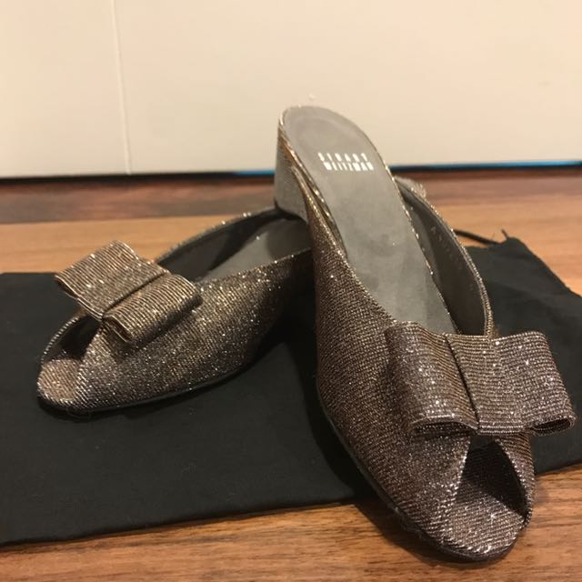 Authentic Stuart Weitzman (Category: Loafers) located in Kuala Lumpur. Submitted by nccc. (Listing ID 110483811, Image 1). Description: .
