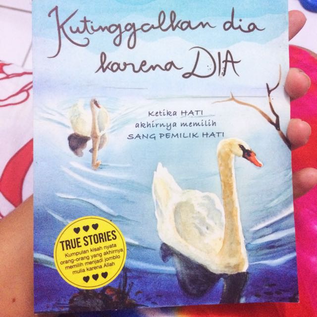 Resensi Novel Kutinggalkan Dia Karena Dia Dalam