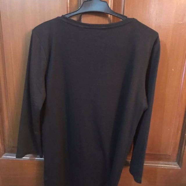 Uniqlo 3/4 Sleeves Top (Black) (Category: Longsleeves) located in Pasig City. Submitted by csfhh1124 (Listing ID 110440017, Image 2). Description: .