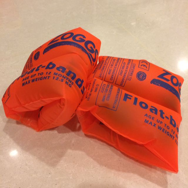 Zoggs Arm Floats, Babies & Kids, Babies & Kids Fashion on Carousell