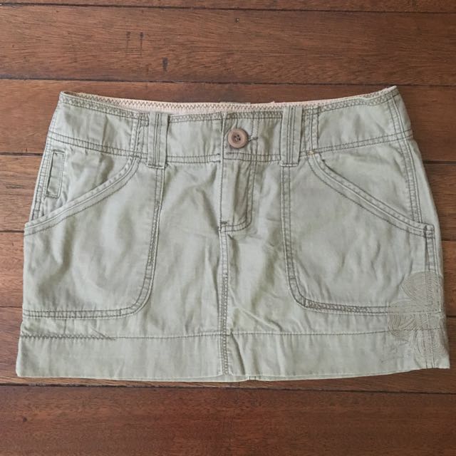 American Eagle Outfitters Mini Skirt (+sf) (Category: Skirts) located in Makati City. Submitted by fairisle (Listing ID 110623316, Image 1). Description: .