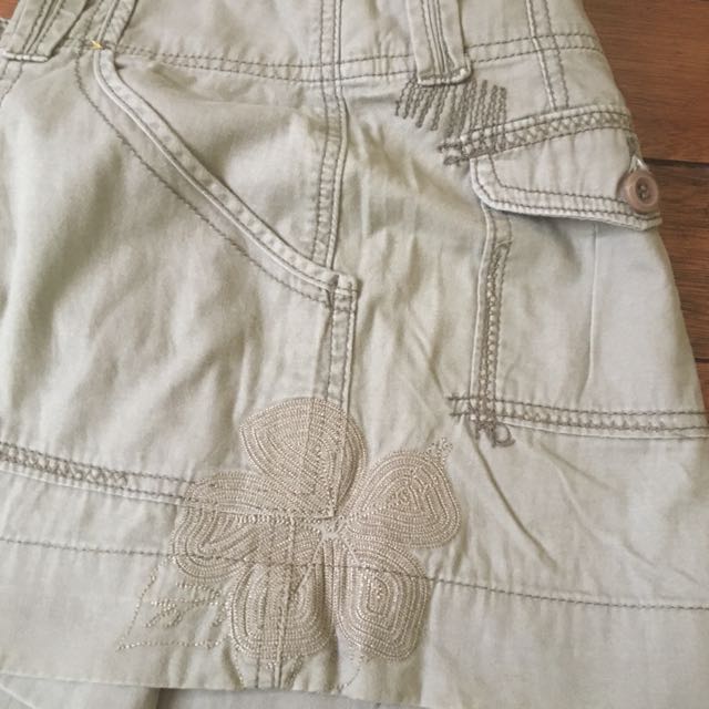 American Eagle Outfitters Mini Skirt (+sf) (Category: Skirts) located in Makati City. Submitted by fairisle (Listing ID 110623316, Image 3). Description: .