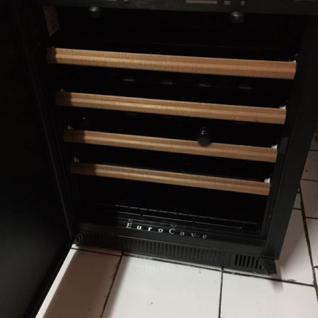 EuroCave Wine Fridge, 家庭電器, 廚房電器, 酒窖及存倉 Carousell